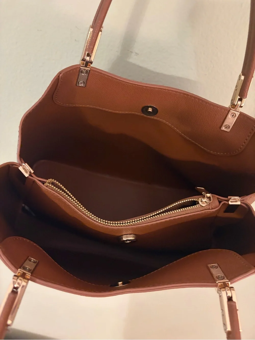 N/A structured tote